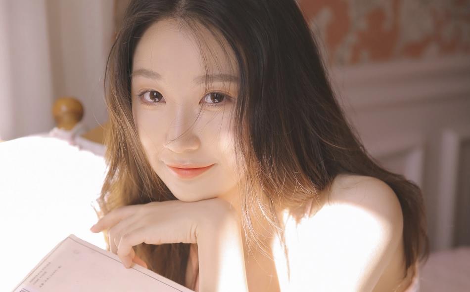 追女孩子聊天说什么?常说这3句,让她倒追你