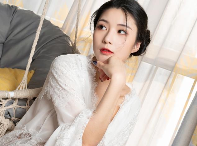 高冷的女生如何去追?两招让她做你贴身小猫咪