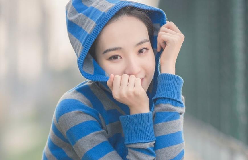和一个喜欢的女生怎么聊天?如何跟女生找话题聊天不冷场?