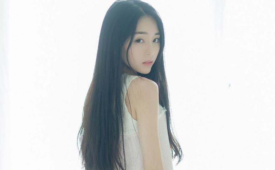 女孩对你有好感的暗示,女生对你有好感的表现
