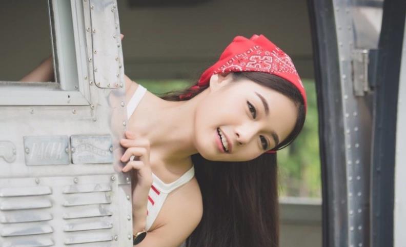 如何才能把女孩约出来?聊天技巧幽默追女孩子